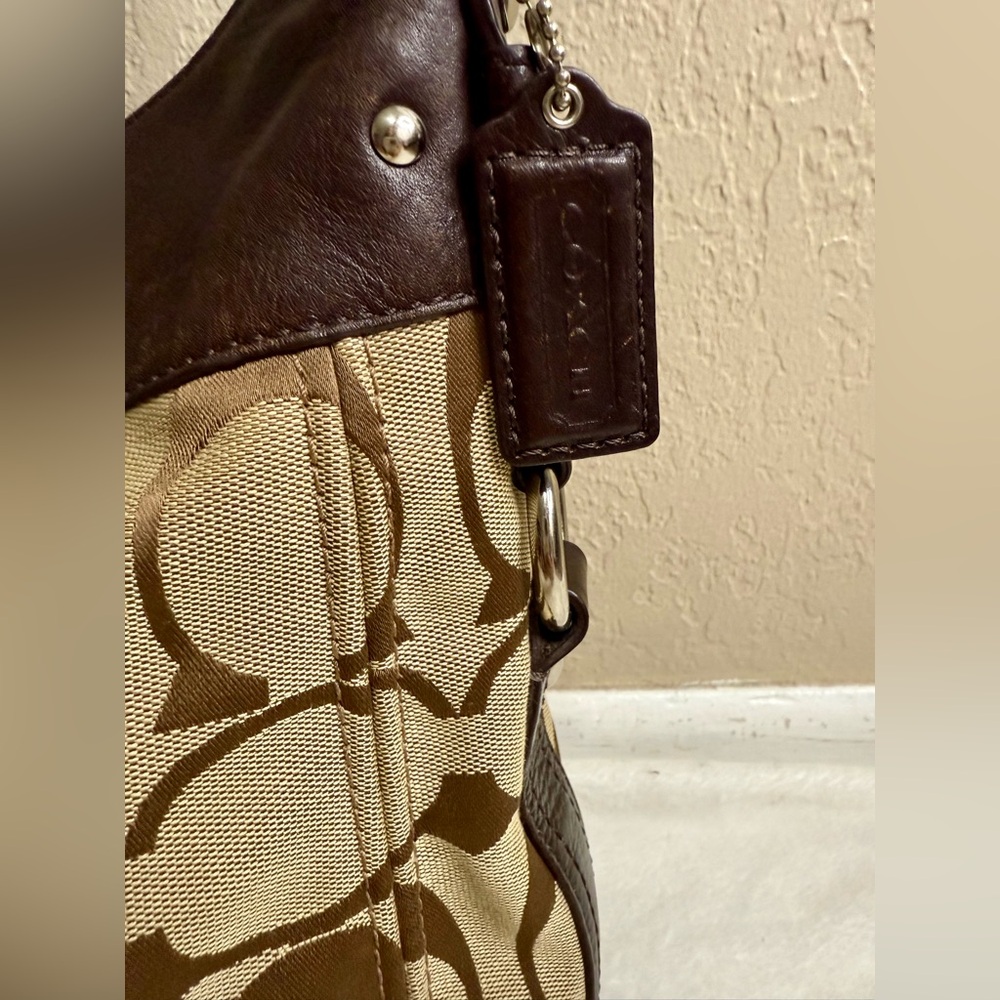 EUC Coach Zoe Brown Signature Shoulder Bag - Picture 3 of 8